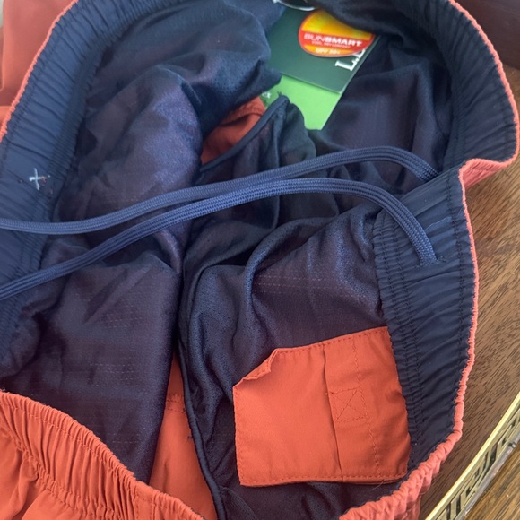 L.L. Bean Men's Light Mahogany Supplex Sport Shorts - Picture 5 of 5